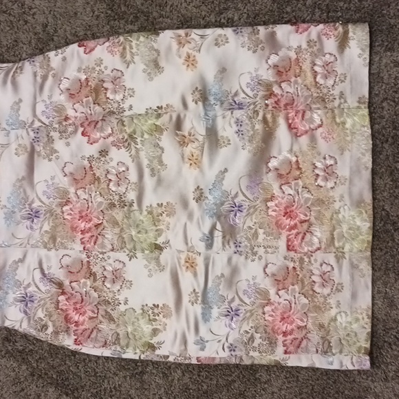 BETSY'S THINGS beaded silky dress - size 8 - floral - Picture 3 of 9